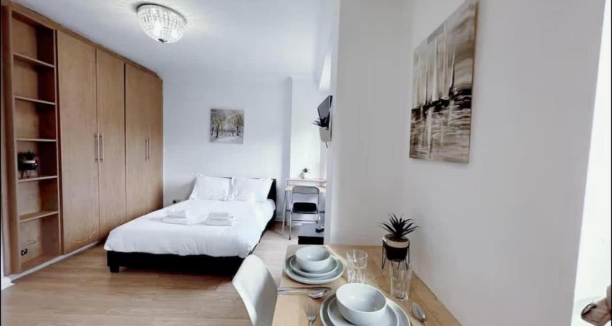 Apartment Stylish Studio In London By Prymeo, Ideal For Short Stays - Sleeps 2 London